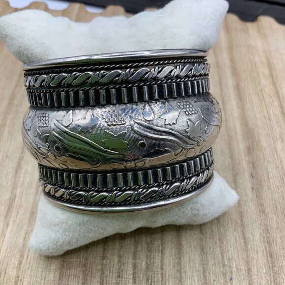 Made In India Handmade Silver Tone Metal Embossed Cuff Bracelet - Picture 1 of 7